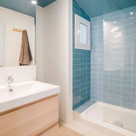 Atlantida Unit 20m From The *